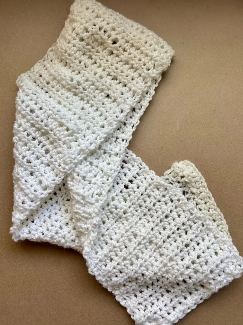 Men’s or Women’s White Crochet Scarf Handmade Craft - Picture 3 of 3